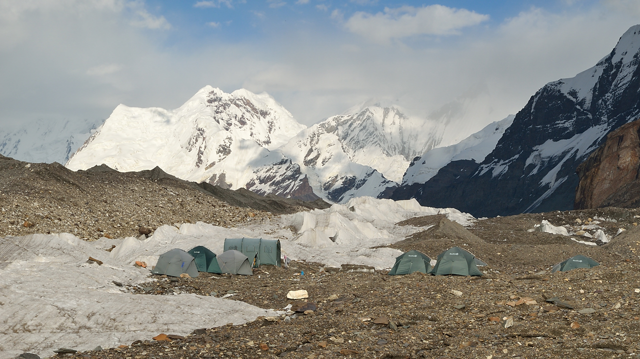 20130805-109-Trek.jpg - Arriving at Kamsamoliets Camp