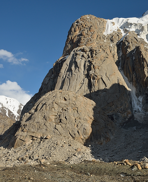 20130805-112-Trek.jpg - THe rocks leading to Beherovka Peak