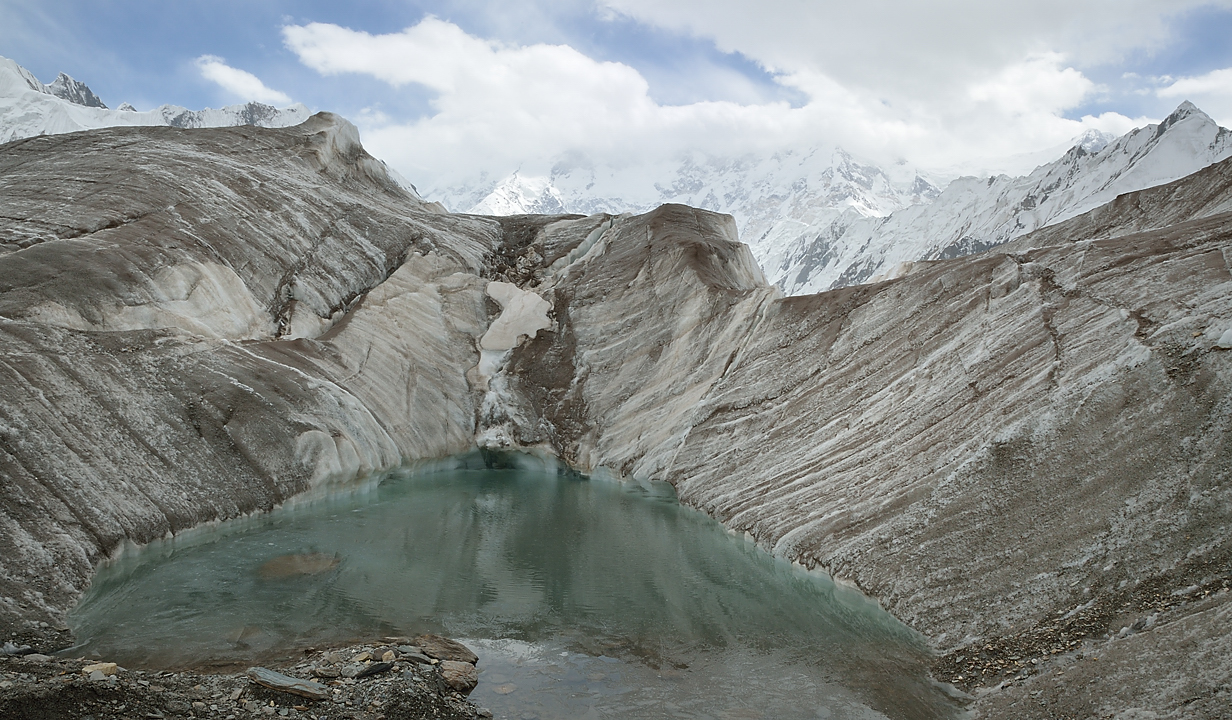 20130807-178-Trek.jpg - Another, much smaller but more colourful glacier lake