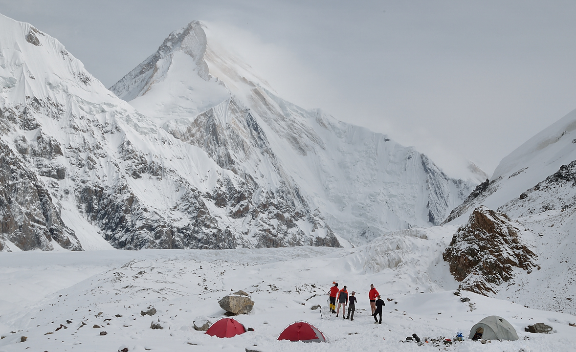 20130808-012-BaseCamp.jpg - towards the end of the morning, the sky clears up: beuatiful Khan Tengri