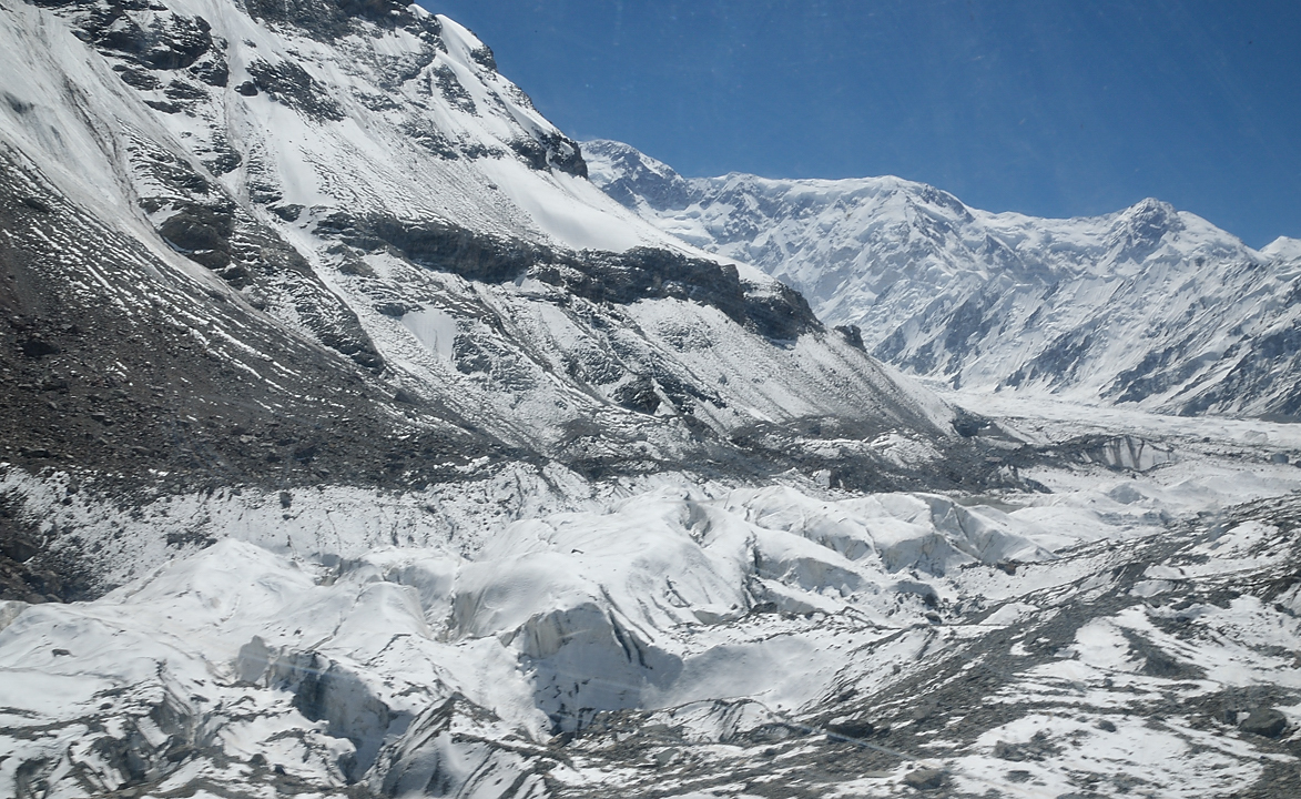 20130809-097-BaseCamp.jpg - On the flight down the glacier ...