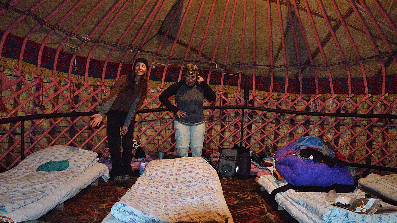 20130810-008-Karakol-bis.jpg - Our home sweet home: a real yurt ... with gas poowered heating (not now)