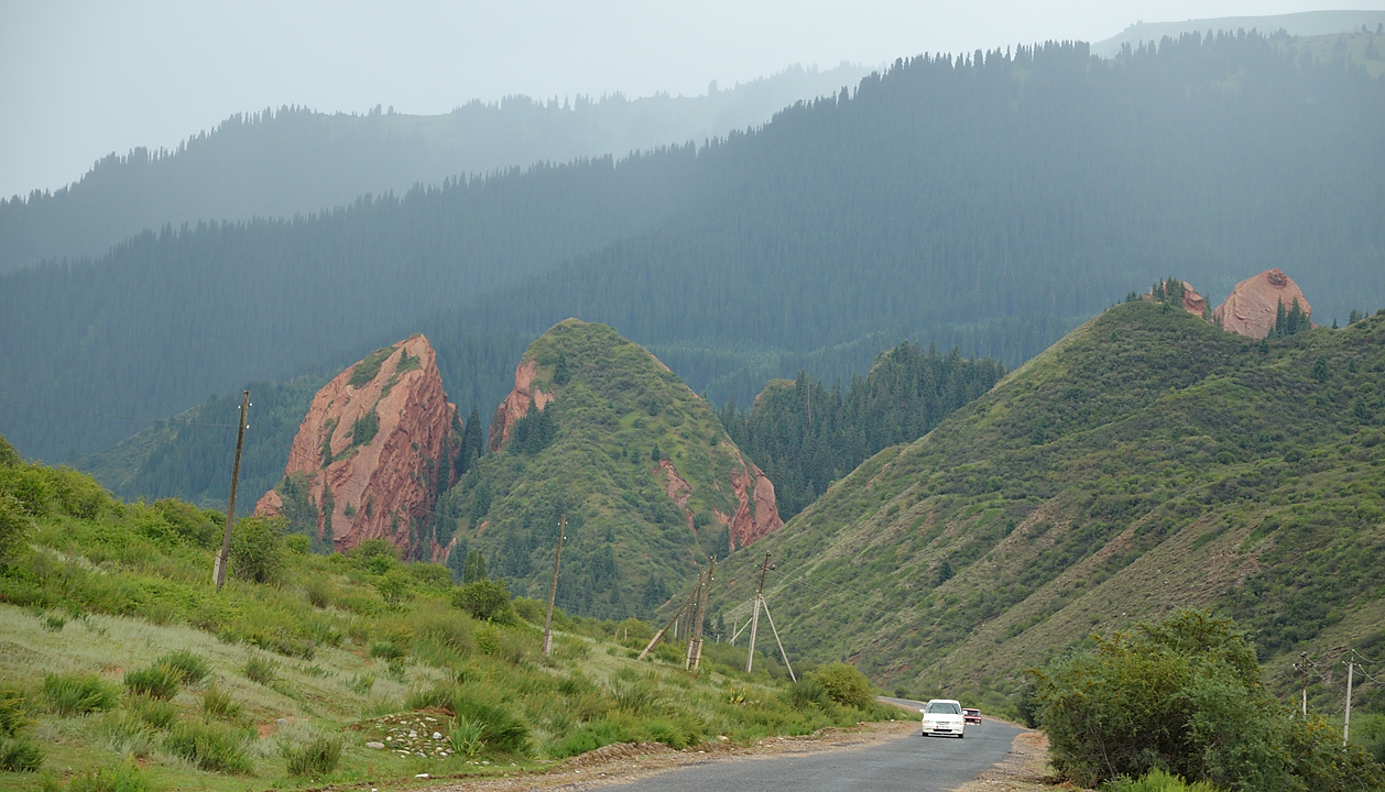 20130812-016IssykKul.jpg - The "broken heart" a few km before Jeti Oguz