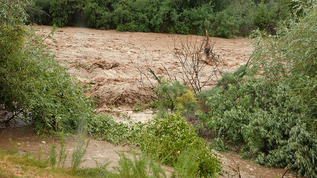 20130812-018IssykKul.jpg - it rained quite a bit in the afternoon