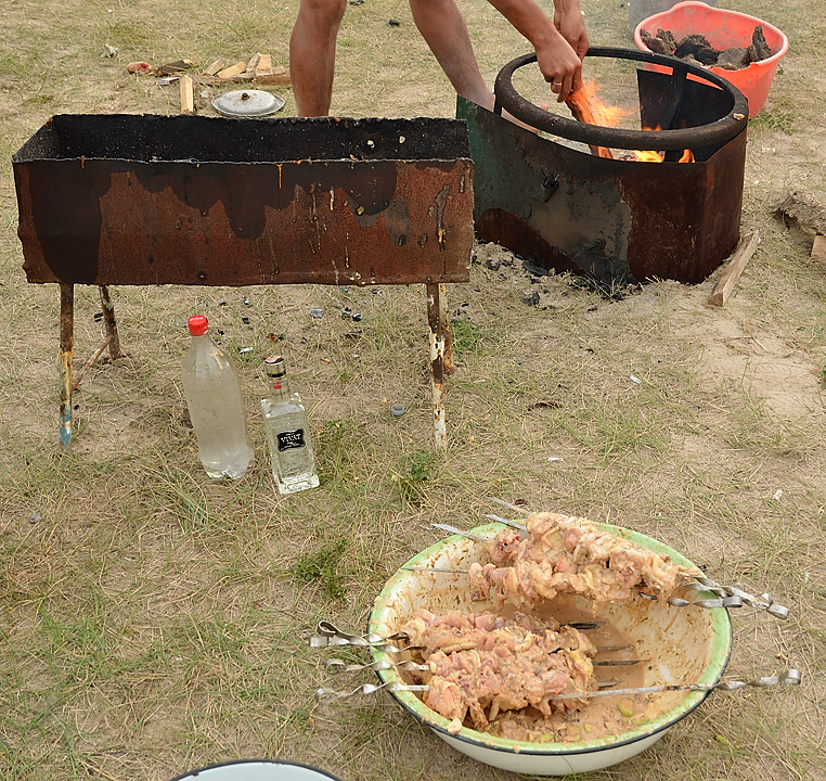 20130813-066IssykKul.jpg - Well equipped for a day at the beach