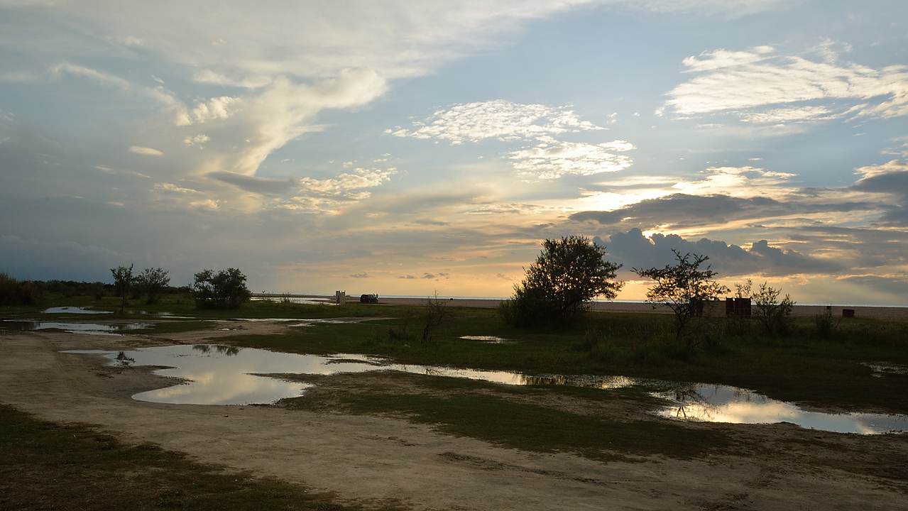 20130813-068IssykKul.jpg - Sunset on the beach 