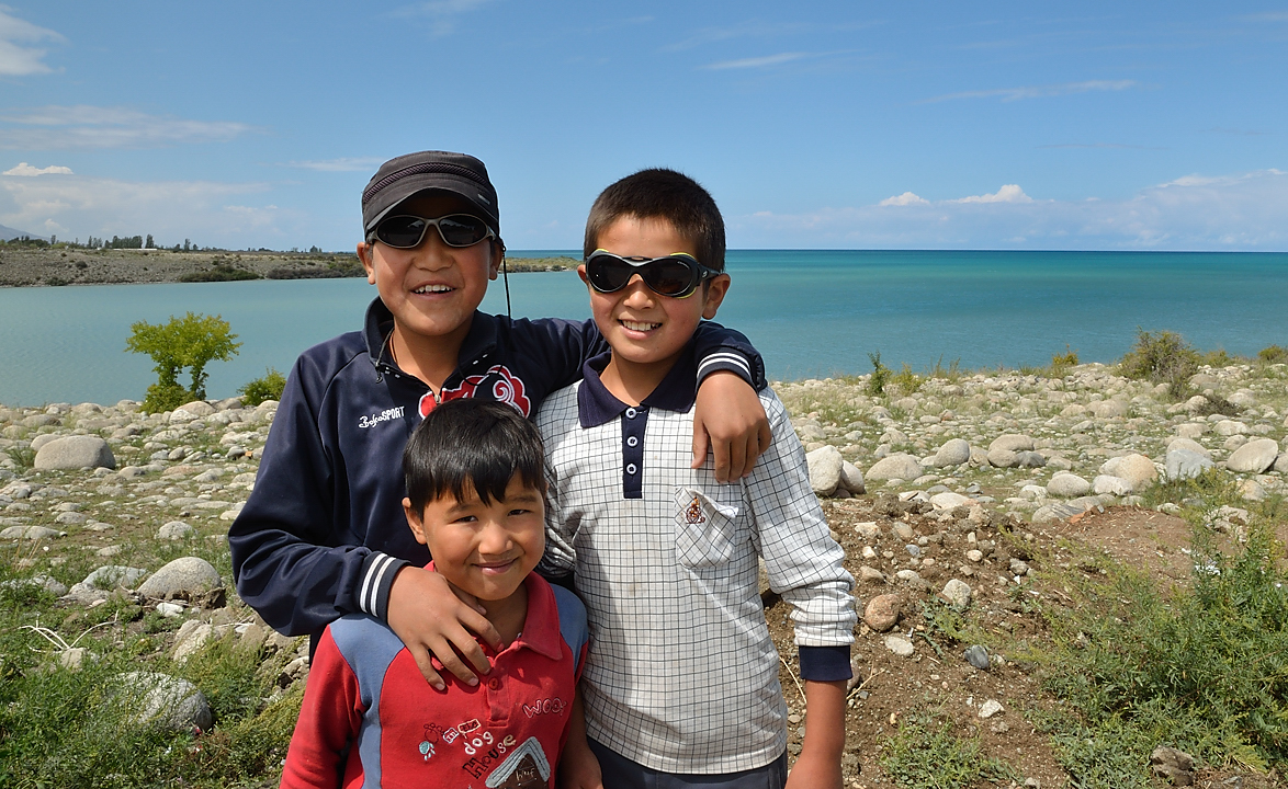 20130814-082IssykKul.jpg -  ... and our sunglasses