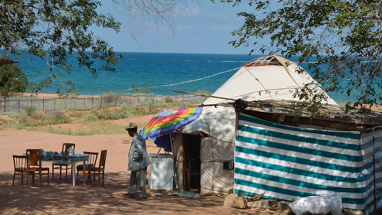 20130815-121IssykKul.jpg - Another beach of Ak Arsha