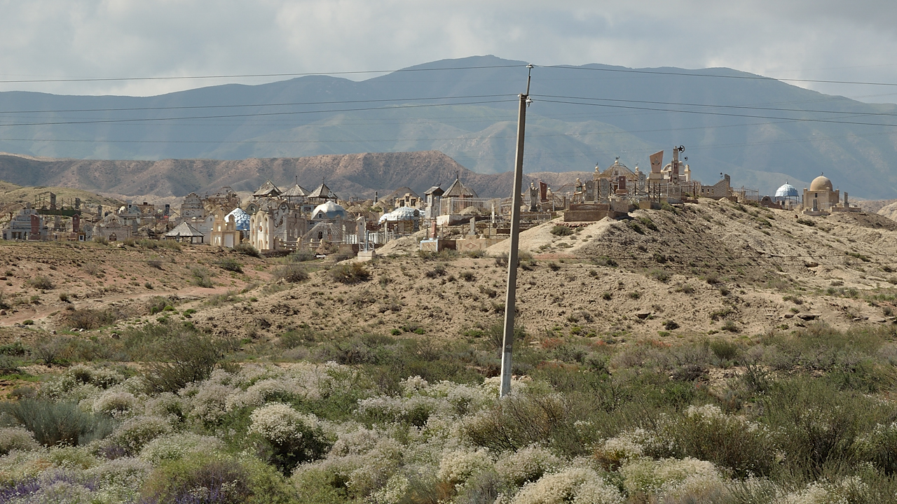 20130815-129IssykKul.jpg - Another cimetery