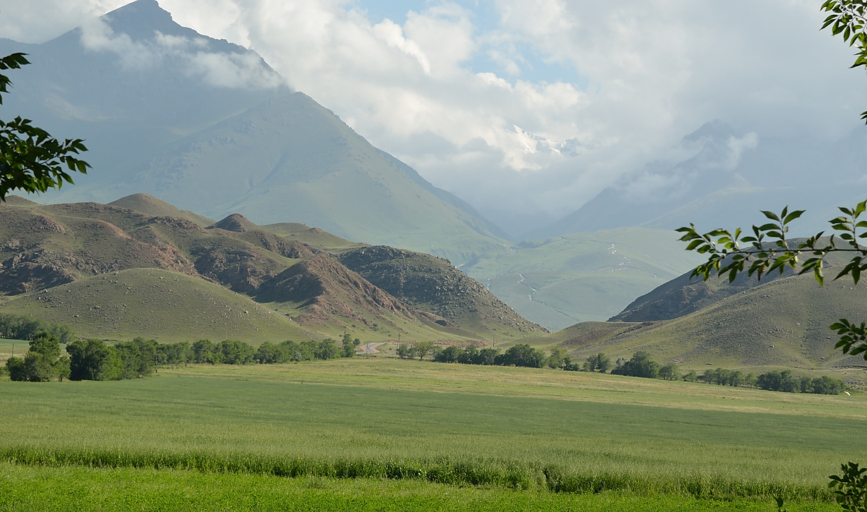20130815-161IssykKul.jpg - Approaching the pass of the day