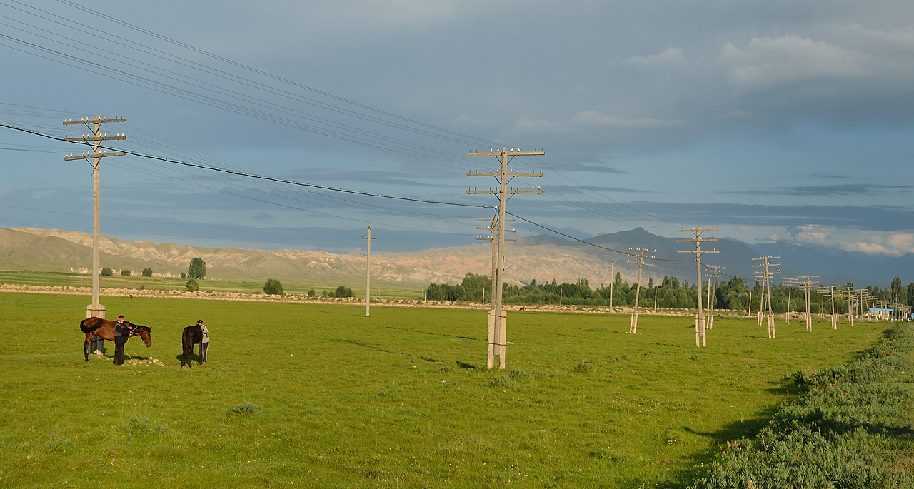 20130815-169IssykKul.jpg - End of afternoon atmospere after leaving Karatoo