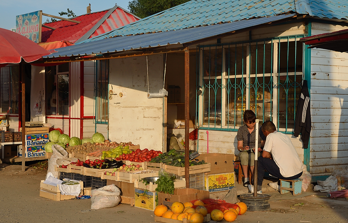 20130816-022-Song-Kul.jpg - A strawl through Kochkor city center