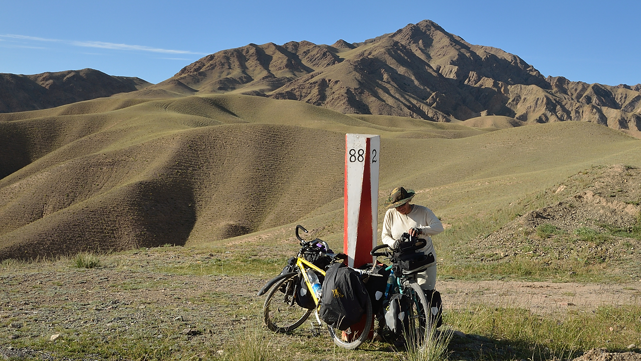 20130817-054-Song-Kul.jpg - At the pass at 2400m