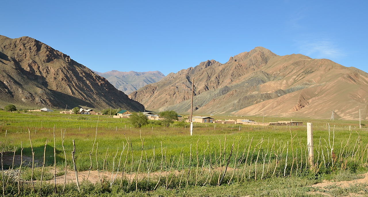 20130817-055-Song-Kul.jpg - Arriving at  Kek-Suu