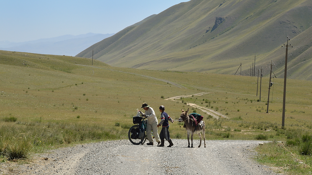 20130818-082-Song-Kul.jpg - Lastly, the road starts climbing up to the pass