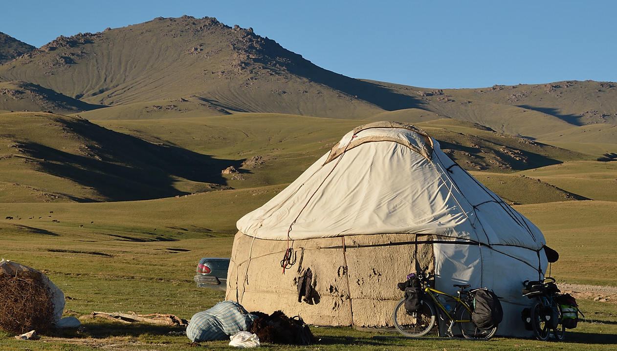 20130818-111-Song-Kul.jpg - stop at a yurt  offering lodging and wonderful food