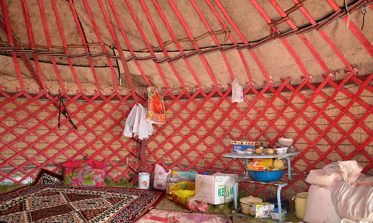 20130819-121-Song-Kul.jpg - Details of our yurt: during the day the beds are put aside  