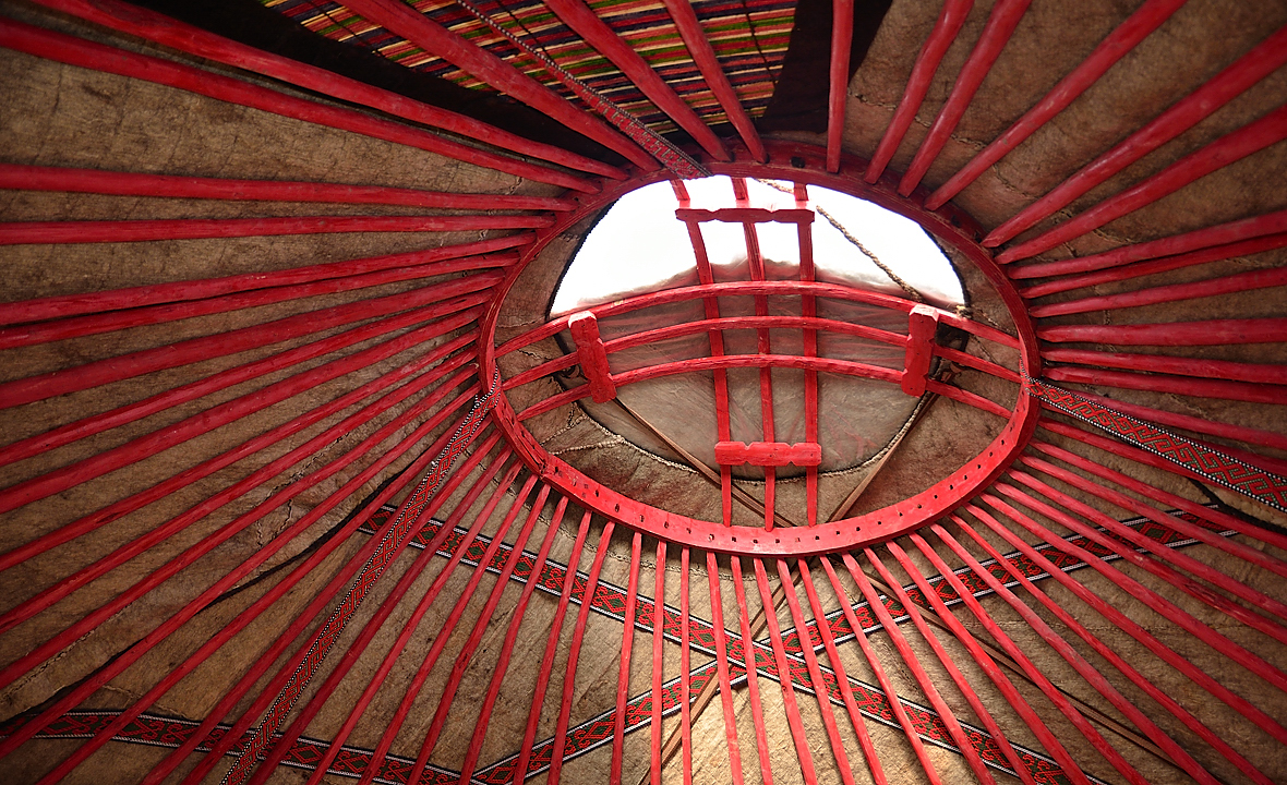 20130819-123-Song-Kul.jpg - Details of our yurt: 