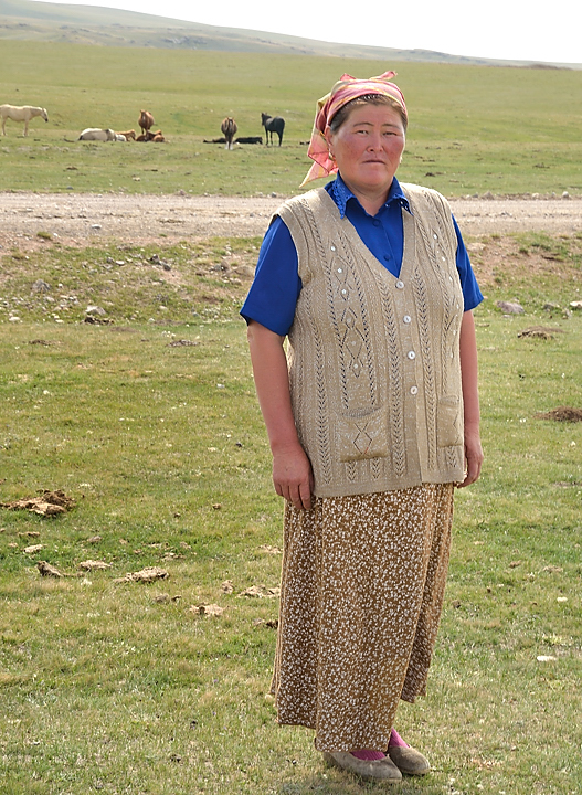 20130819-135-Song-Kul.jpg - photo session --notice that our hostess put her "sunday dress"